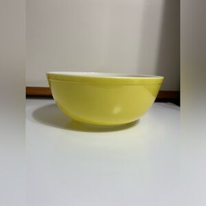 PYREX Yellow Primary Bowl 404